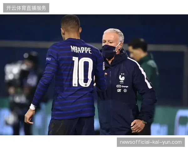 德尚热身赛演练4-2-3-1新阵，孔德位置前移增强右路进攻多样性